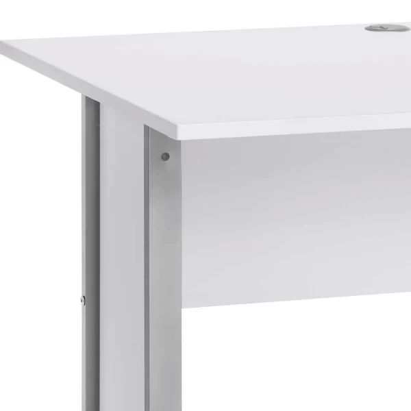 Bürotisch Mit Kabeldurchlass & Knieraumblende – Kriscas 5